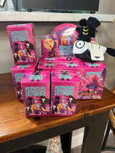 Load image into Gallery viewer, KpopSurprise!
